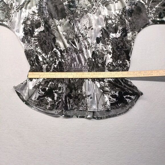 Dressbarn Velour Top Womens 22/24 Black Gray Silver Peplum Short Sleeve Shimmer - Picture 5 of 7